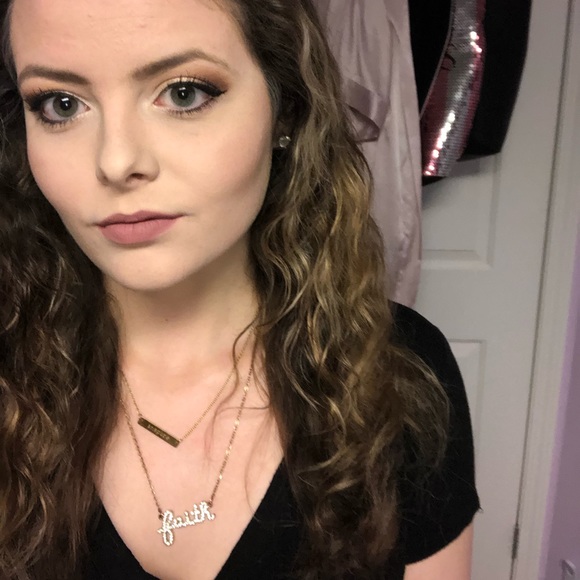 Meet your Posher, Tiffany - Picture 1 of 1